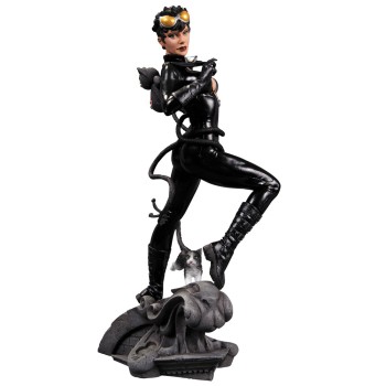 DC Comics Cover Girls Statue Catwoman (The New 52) 26 cm